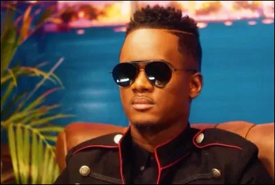 Lui aussi est rappeur et la chanson "On s'fait du mal" est extraite de son 1er album "Les Yeux plus gros que le monde" sorti en 2014. Quel est le nom d'artiste d'Alpha Diallo ?