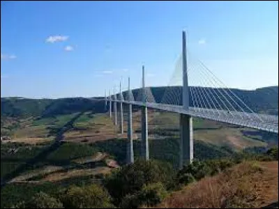 Dans quelle région se trouve le viaduc de Millau ?