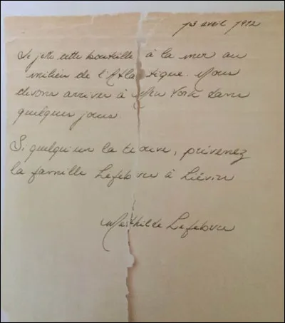 Dans "Harry Potter à l'école des sorciers", les lettres envoyées à Harry à Privet Drive contiennent :