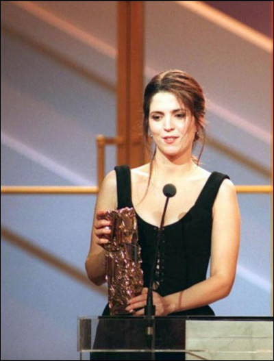 Elle est la femme la plus récompensée aux César, combien de prix a-t-elle remportés au total ?