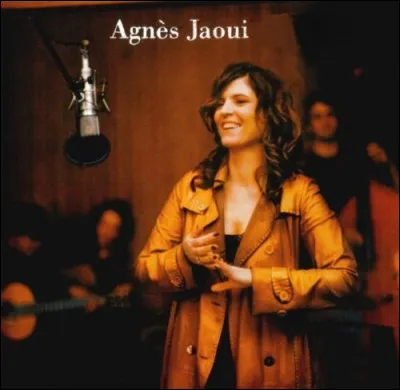 À partir de 2005, elle se consacre à la chanson et enregistre un album inspiré de rythmes et sonorités latines. Quel est le titre de cet album ?