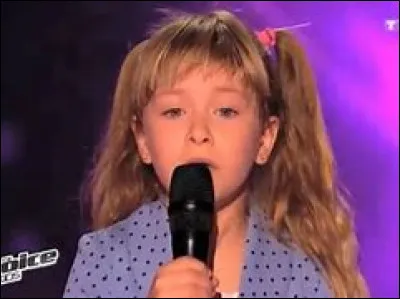 Cette mignonne fille est :