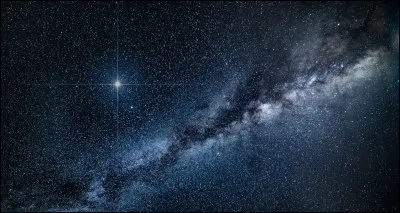 Qui a écrit le livre d'anticipation "Le Papillon des Étoiles" ?