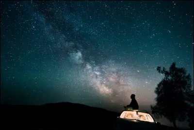 À qui doit-on le roman de science-fiction "Une forme de guerre" ?