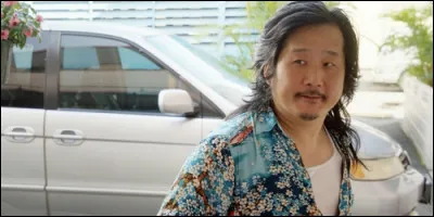 Comment se prénomme ce pickpocket qui aide régulièrement Magnum et Higgins ?