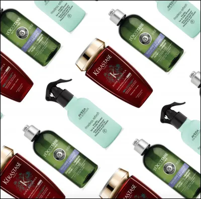 On se lave les cheveux avec du shampoing.