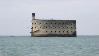 Parmi ces personnalités laquelle a rejoint le fort ?