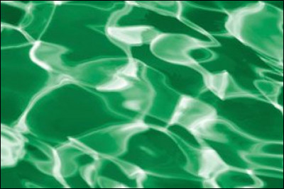 Qu'est-ce que qui est vert et qui se déplace sous l'eau ?