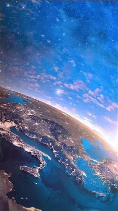 Quel nom donne-t-on aux différentes subdivisions de la croûte terrestre ?