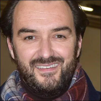 Cyril Lignac est un cuisinier faisant des &eacute;missions sur la cha&icirc;ne de t&eacute;l&eacute;vision...