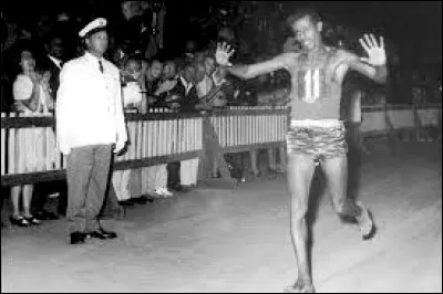 Quel est ce grand sportif éthiopien ayant remporté, aux JO de Rome en 1960, le marathon en courant pieds nus ?