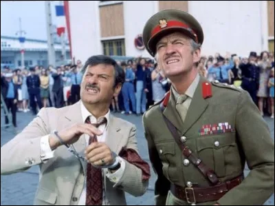 Dans le même film, quel acteur tient le rôle du mafieux Frankie Scannapieco ?