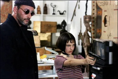 Quelle actrice fait ses débuts au cinéma, à 12 ans, avec le rôle de Mathilda dans "Léon" de Luc Besson ?