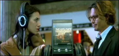 Dans le film d'Ivan Attal "Ils se marièrent et eurent beaucoup d'enfants", sorti en 2004, quel acteur tient le rôle d'un inconnu (crédité au tout début du générique de fin) ?