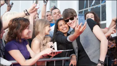 En te baladant, tu croises ton idole. Quelle est ta réaction ?