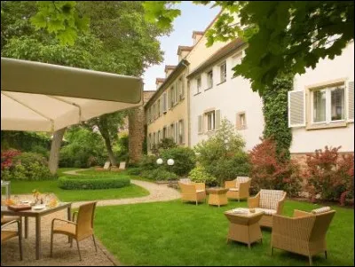 Que fais-tu dans la cour de récréation ?