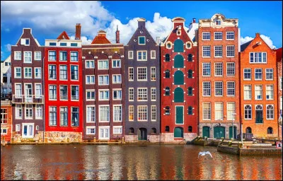 Comment appelle-t-on un habitant d'Amsterdam, capitale de la Hollande ?