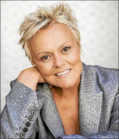 Dans le sketch "La lettre", à quelle chanson fait référence Muriel Robin ?