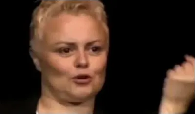 Où sont partis en vacances Roland, Jocelyne, Muriel et son mari dans un de ses sketchs ?