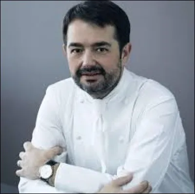 Comment s'appelle cette célébrité ?