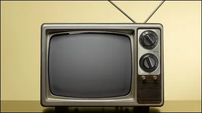 On la regarde tous très souvent. Le mot télévision demande :