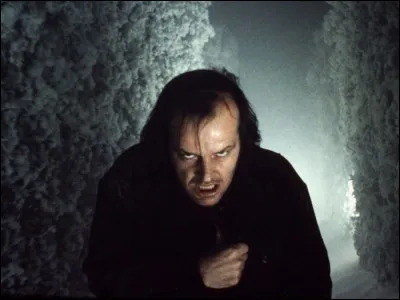 Dans quel film de Stanley Kubrick un p&egrave;re court-il apr&egrave;s son fils avec une hache ?