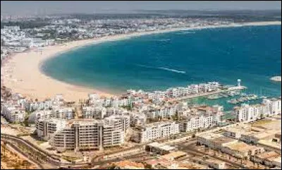 La ville d'Agadir se situe-t-elle en Espagne ?