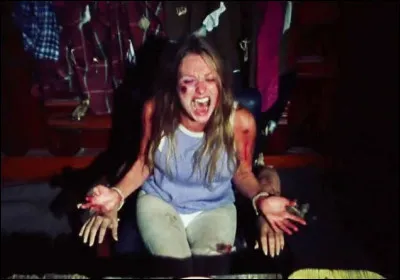 Complétez le titre du film : Massacre à la...