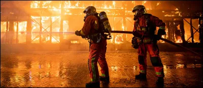À quelle date le réacteur de la centrale nucléaire de Tchernobyl a-t-il explosé ?