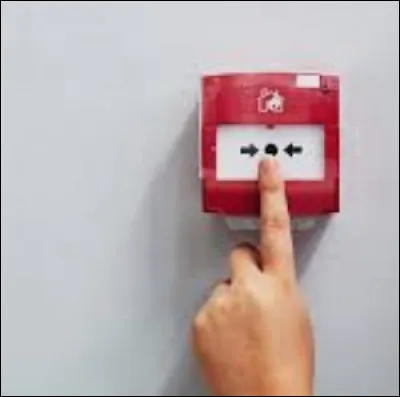 Face à un début d'incendie la première chose à faire c'est ?