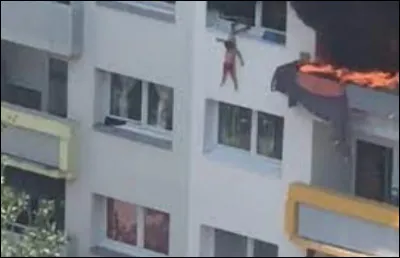 Un feu se déclenche dans la cage d'escaliers de mon immeuble où se situe mon appartement au 3ème étage, que dois-je faire ?