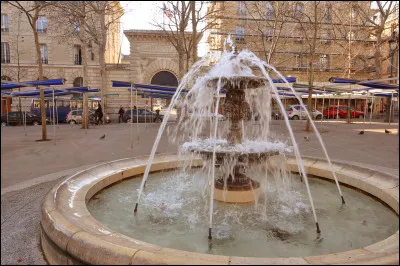 Terminons notre voyage "place Monge" : nous sommes à ...