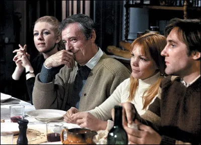 Elle est Julia, la femme de Paul dans "Vincent, François, Paul... et les autres" : c'est ...