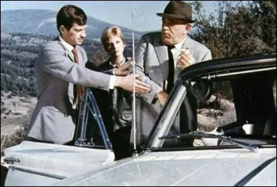 Elle est alors au tout début de sa carrière et joue, à 17 ans, le rôle d'Angie, l'auto-stoppeuse, dans "L'Aîné des Ferchaux" :