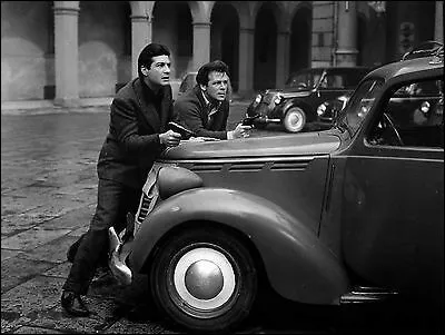 Quel acteur joue, dans "Le glaive et la balance", le rôle de François Corbier, l'un des trois suspects du meurtre ?