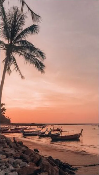 Sa mère avait l'habitude de leur rappeler à tous combien ils étaient __.