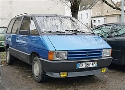 Le Renault Espace est rendu à sa 5e génération. Mais en quelle année a été lancée cette version de départ ?
