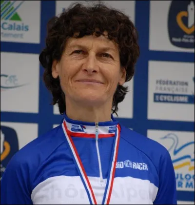 Qui est cette coureuse cycliste française au palmarès unique avec 59 titres nationaux, 13 titres mondiaux et un titre olympique ?