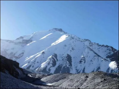 Le Nowshak (ou Noshaq) est le point culminant du pays, à une altitude de ...
