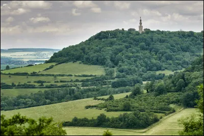 Maintenant, nous faisons halte en Meurthe-et-Moselle ; pour rien au monde nous ne raterions ce lieu connu pour ses étoiles. Nous sommes donc à/sur...
