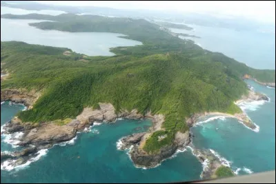 Notre voyage atteint maintenant la Martinique et nous faisons le tour de...