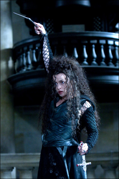 Qui a vaincu Bellatrix Lestrange au cours de la bataille de Poudlard ?