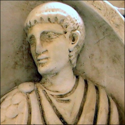 Flavius Aetius - dénommé [...comment ?] - fils d'un « magister militum » romain d'origine scythe, avait lui-même été otage dans sa jeunesse (409-412) auprès de Ruga, roi des Huns et oncle du célèbre ...