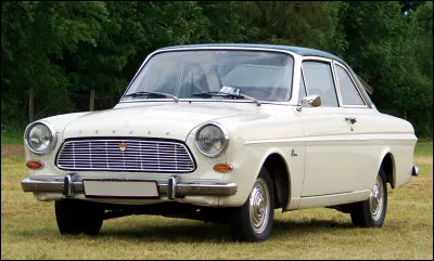 C'est une Ford Taunus 12 M.