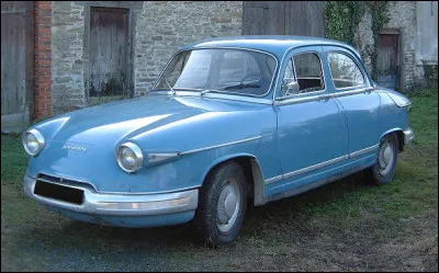 C'est une Panhard PL17.