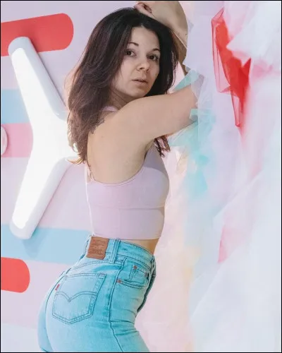 Comment dit-elle "pouce bleu" ?