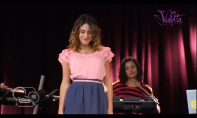 Et la dernière est une chanteuse solo. C'est une fille qui voyage dans le monde avec son père et qui sarrête un jour en Argentine.