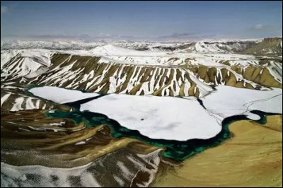 La diversité des peuples afghans fait aussi leur beauté : quel peuple, indo-iranien, est celui qui compose la grande majorité de la population afghane ?