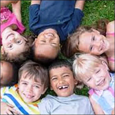 Quel objet créé dans les années 1930 pour les enfants est aussi appelé patinette ?