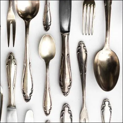 Quel terme désigne la vaisselle précieuse quon sort lors des grandes occasions ?